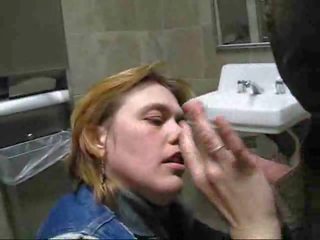 Cum swallowing in a publik bath room