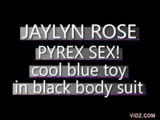 Sedusive Jaylyn Rose licks and sucks toy