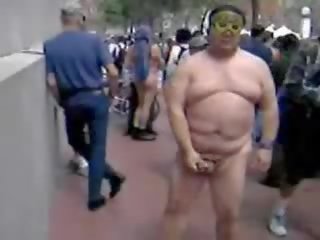 Gorda asiática rapaz a masturbar em o rua vid