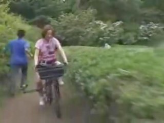 Jepang babeh masturbated while nunggang a specially modified x rated movie bike!